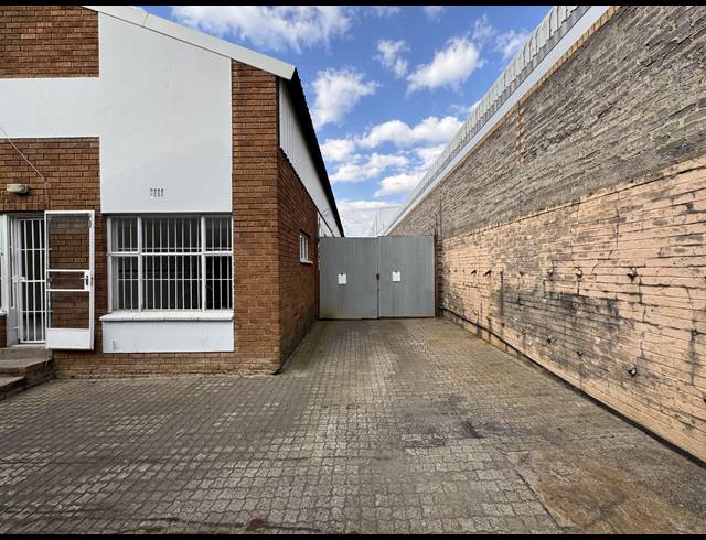 400M² WAREHOUSE TO LET IN WYNBERG